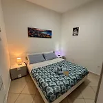 Rosso Locazioni Brevi Tatil Evi Napoli