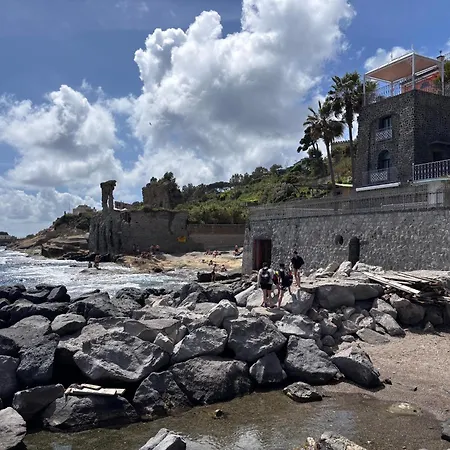 Rosso Locazioni Brevi *