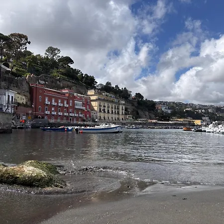 Rosso Locazioni Brevi Tatil Evi Napoli