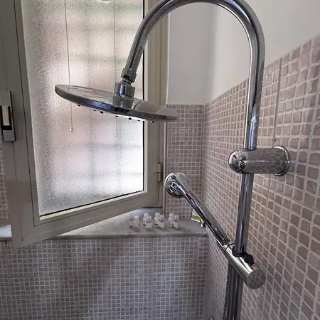 Rosso Locazioni Brevi *