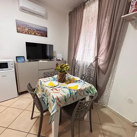 Holiday home Rosso Locazioni Brevi *